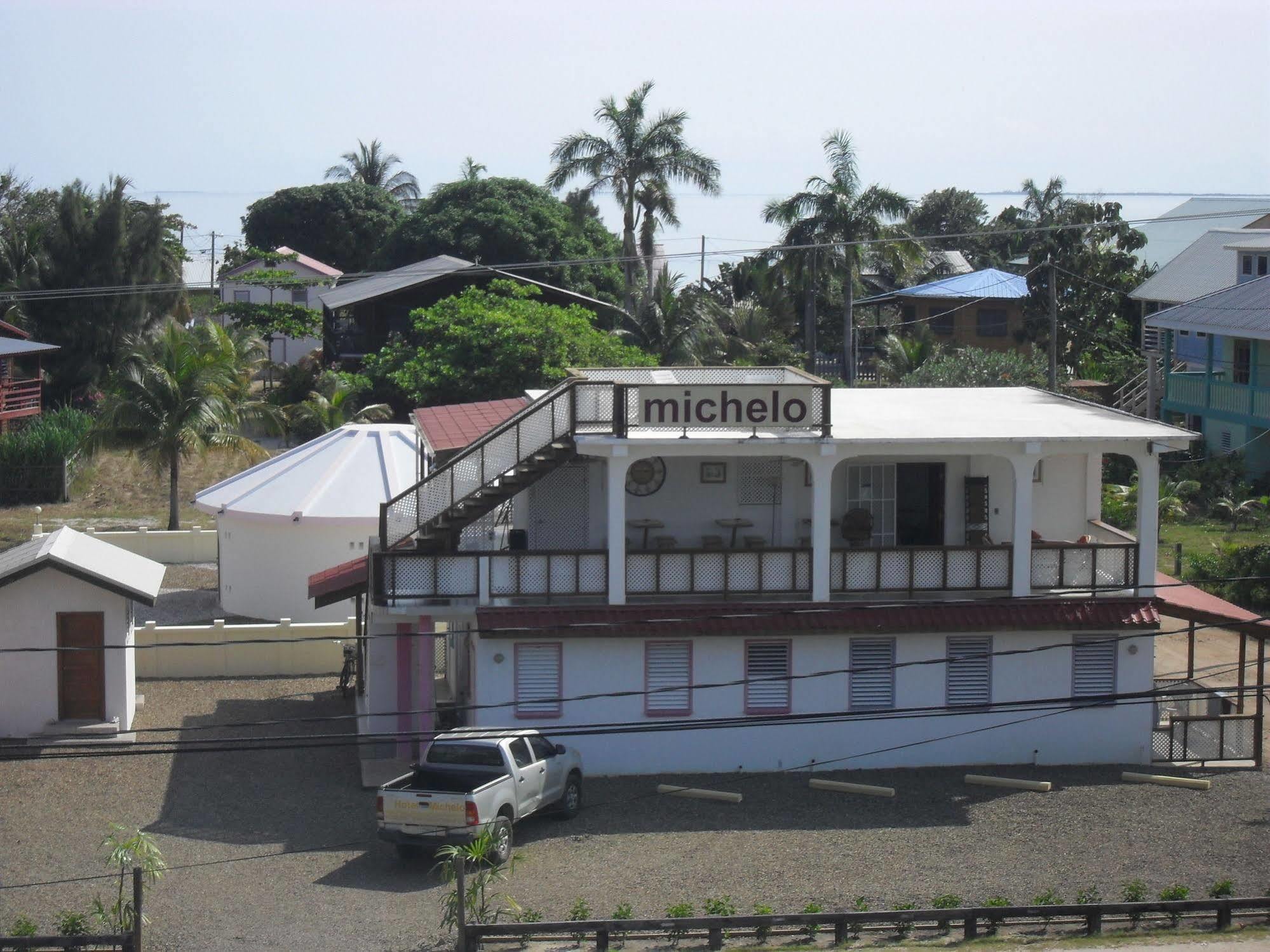 Michelo Suites Placencia Exterior photo