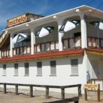 Michelo Suites Placencia Exterior photo